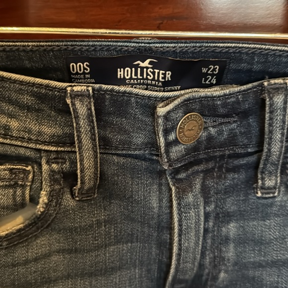 Hollister jeans. Size 23 waist 24 length. EUC - Picture 2 of 6